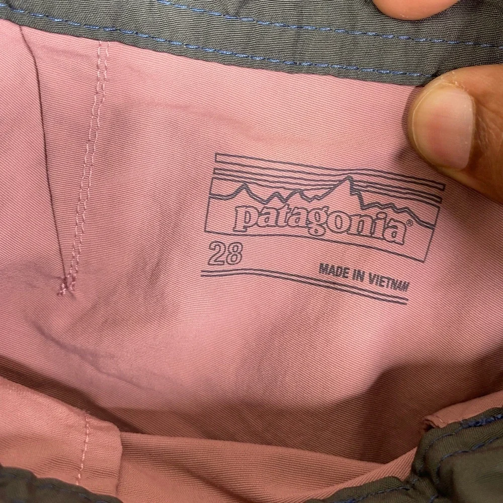Patagonia Mens Scallop Hem Board Shorts Pink Navy Blue 28 STY86623 SP23